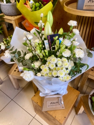 Delux white handtied