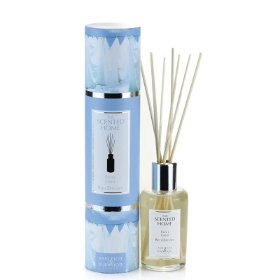 The scented home: Fresh Linen Reed Diffuser