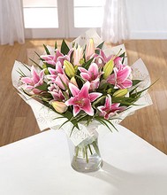 Sumptuous Lily Hand tied with vase